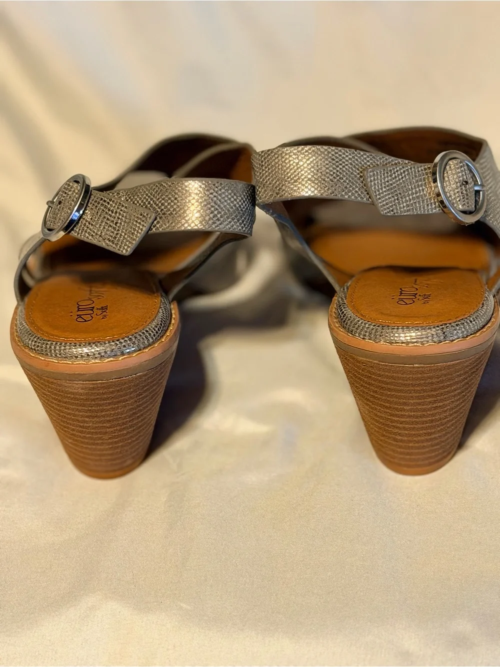 Eurosoft by Sofft Women’s Metallic Silver Criss Cross Comfort Sandals 8.5 NWOT